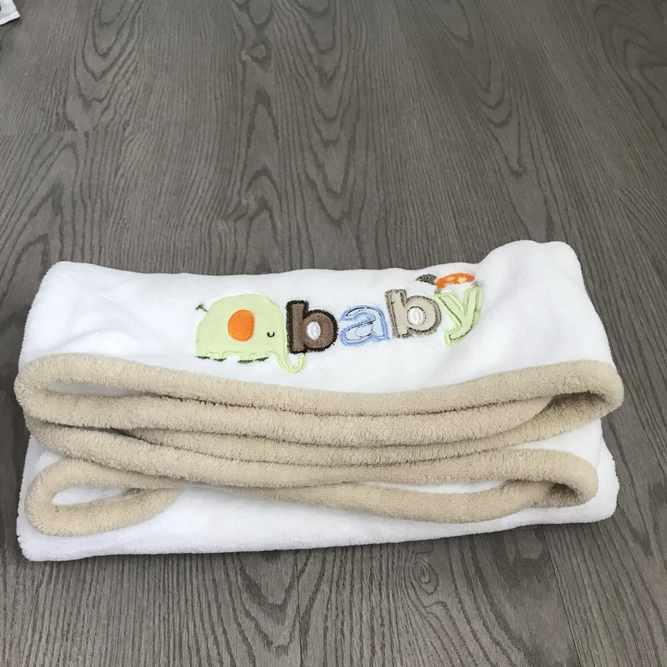 Manta de felpa “bebé” blanca con ribete marrón de solo un año usada en excelente estado Foto 4 de 4