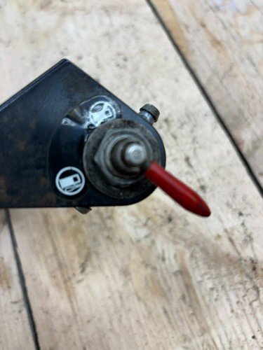 Polaris XLT 1996 FUEL SHUT OFF AND BRACKET RW6229 - Picture 2 of 2