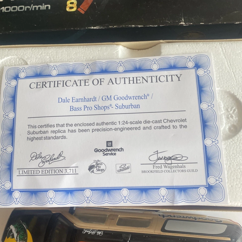 Dale Earnhardt #3 BASS PRO SHOPS/GOODWRENCH 2003 NASCAR DieCast Suburban Foto 4 de 4