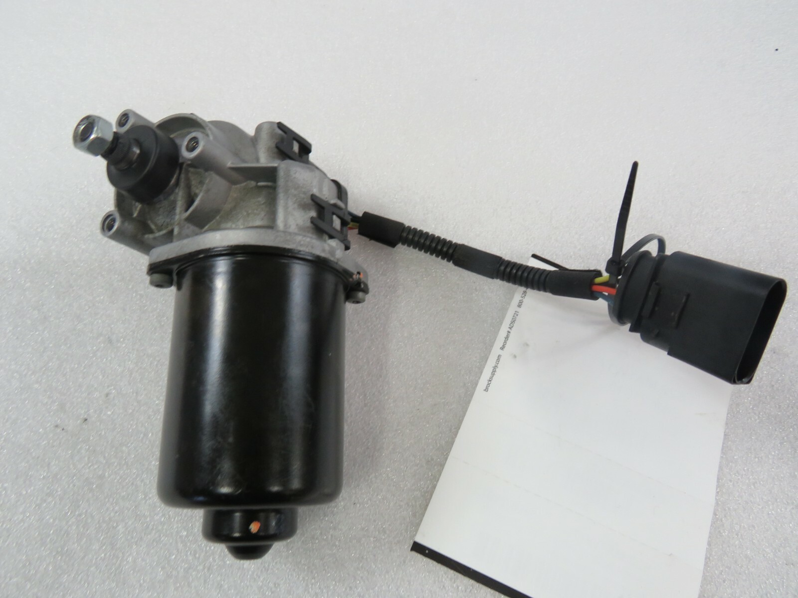 Maserati Levante, Wiper Motor, Used, P/N 675000620