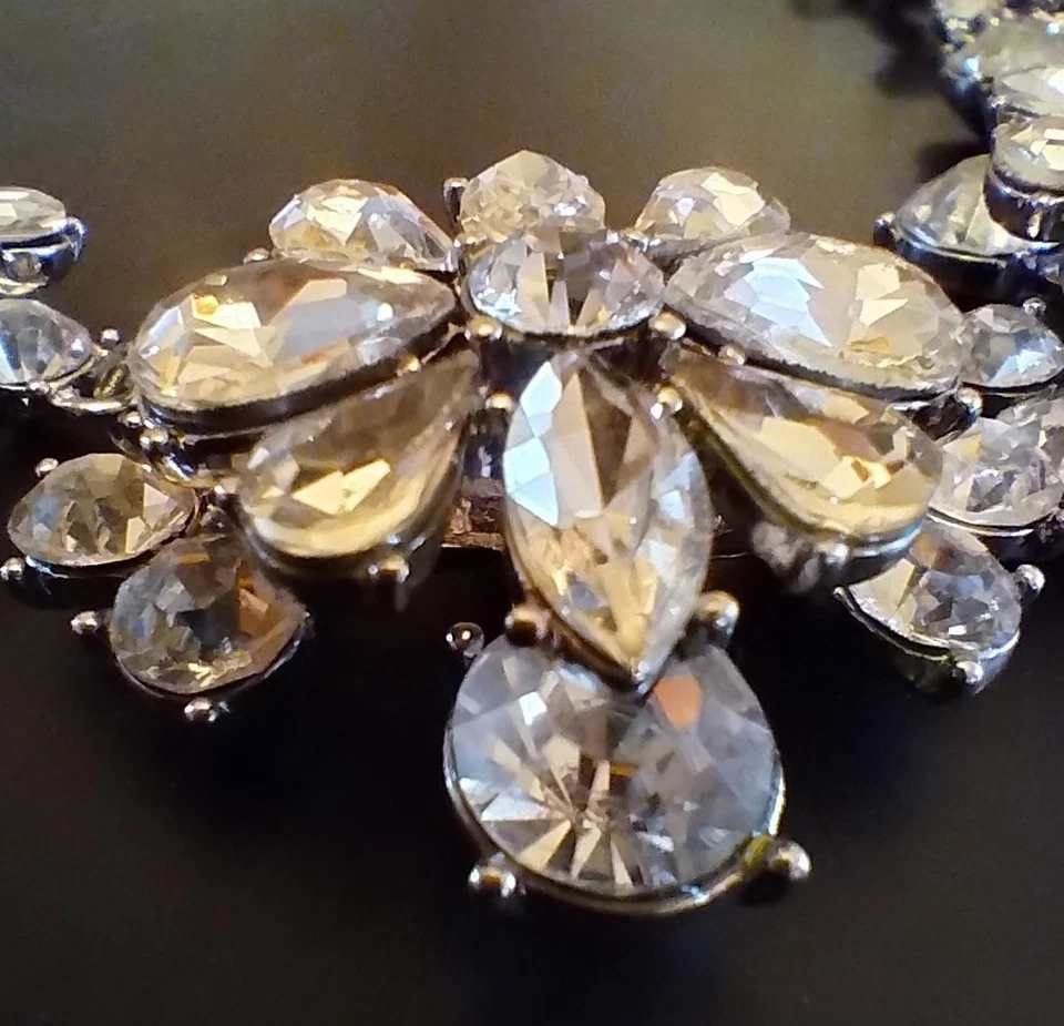 Collar Charter Club Floral Estrás Grande Grueso Tono Plateado 18-20 Pulgadas Foto 4 de 4