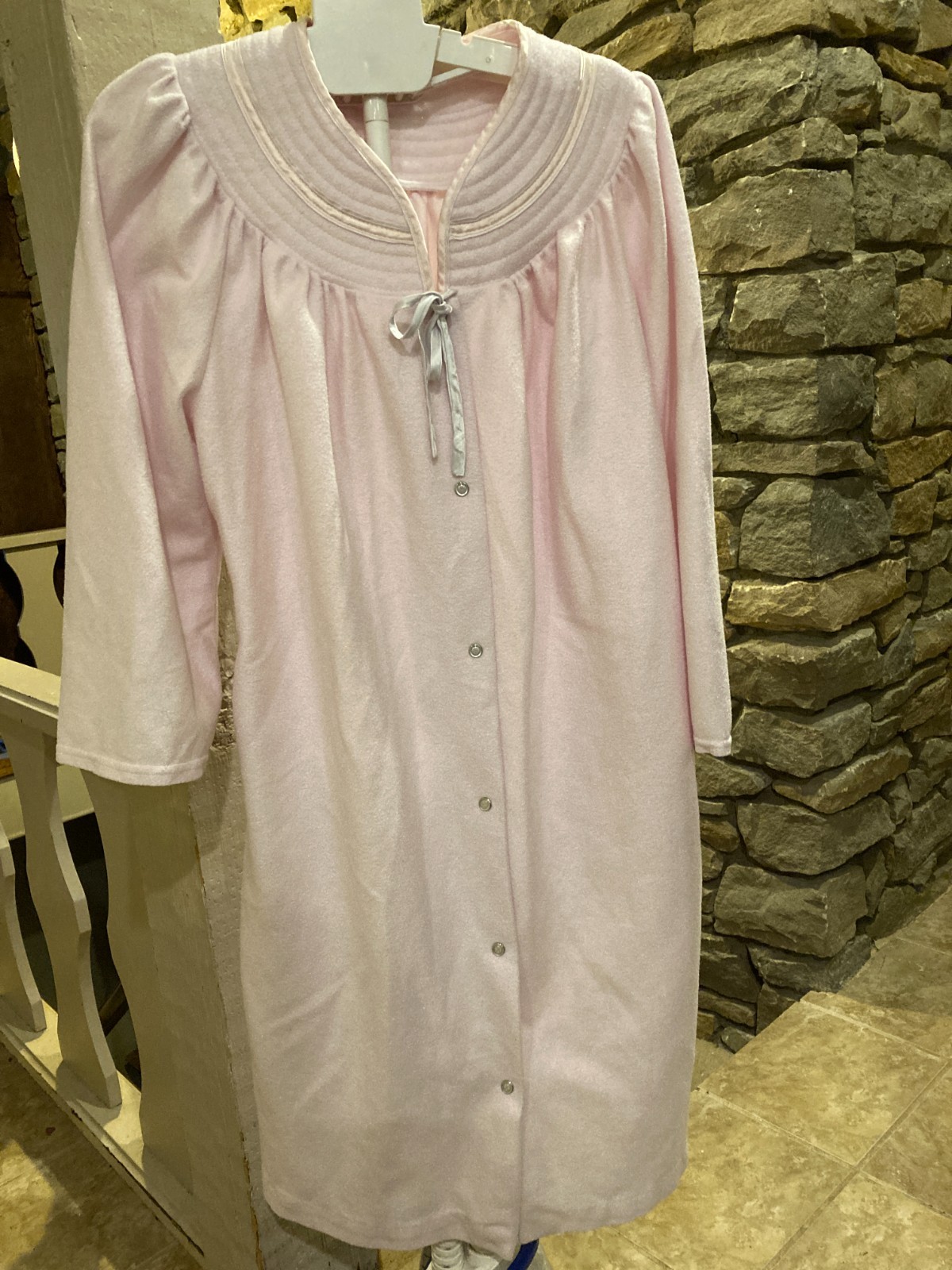 Simply Basic Robe Large Pink Snap Front Soft Hous… - image 3