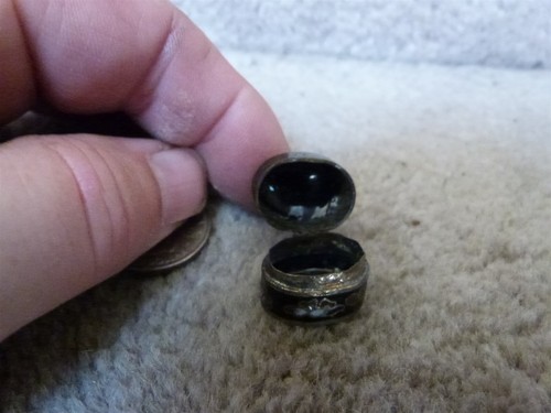 VINTAGE MINIATURE Cloisonne Hinged Pill Box Black with Flowers 3/4"x1/2"x1/2" - Picture 3 of 6