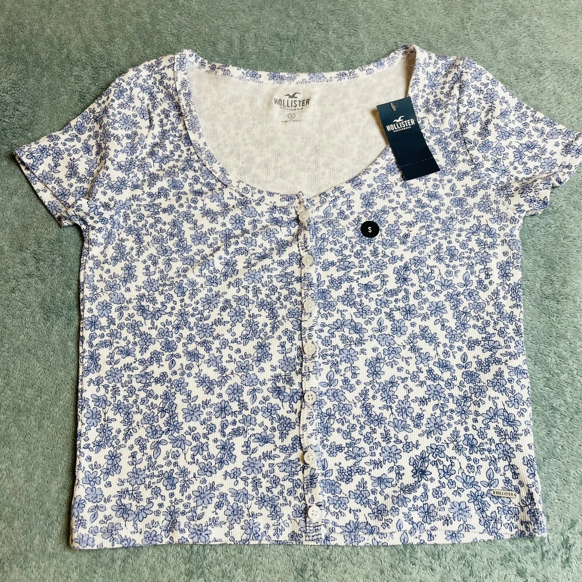 Hollister button 2024 front crop top
