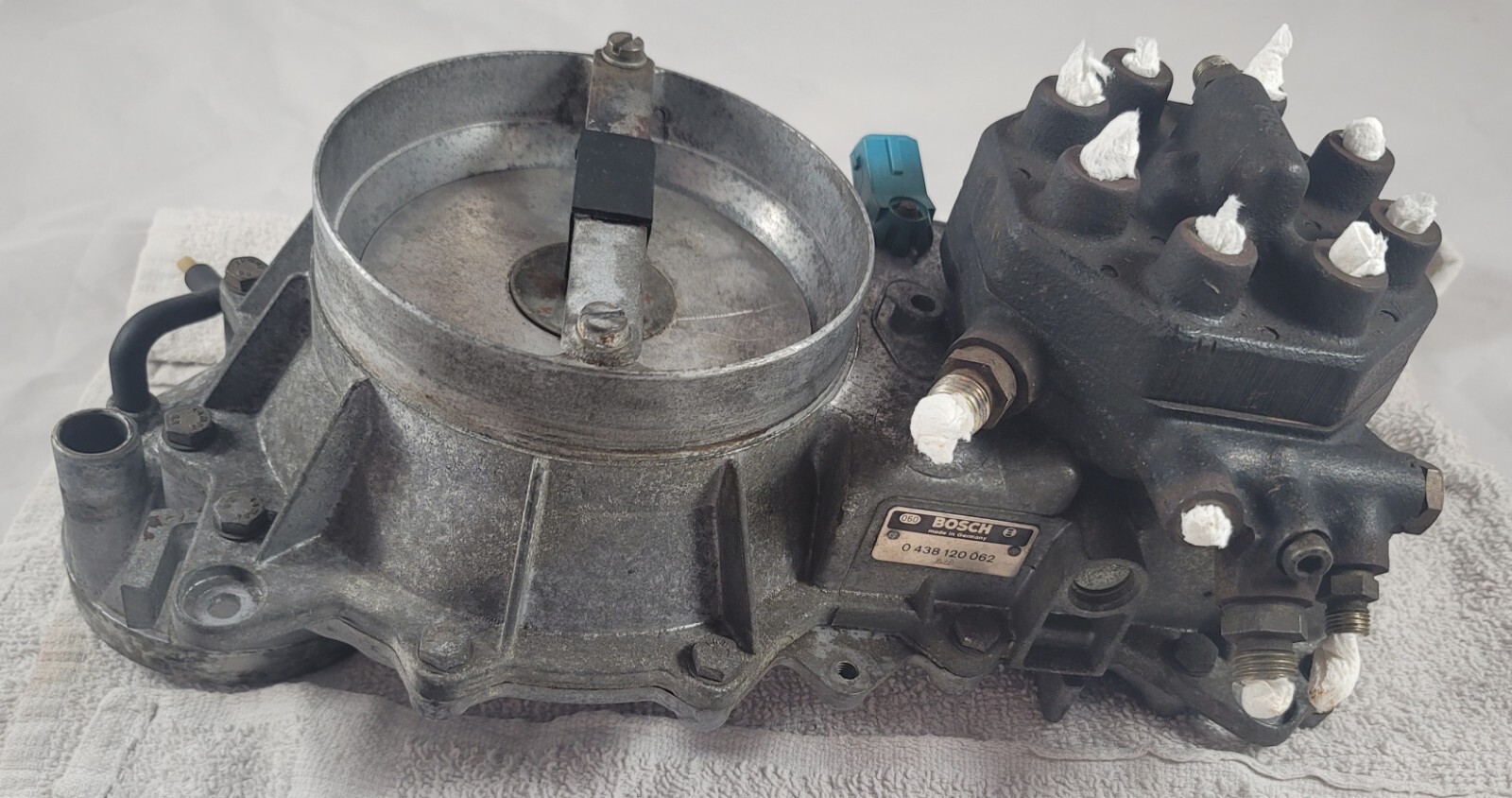 FUEL DISTRIBUTOR BOSCH 0438100111 0 438 100 111 MERCEDES W107 FERRARI