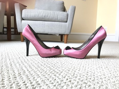 Escarpins Paris Hilton Talon Ultra Haut - Satin Rose, Talon Noir Laqué - Taille US 5.5 - Occasion Portée