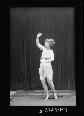 Photo:Elsie Dufour Dancer 1910s Stage Performance Portrait