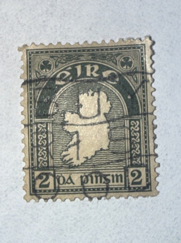 Vintage 1930s Eire 2 Pingin Green White Irish Stamp
