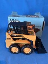 1/16 Scale Die-cast Metal Ertl Ford Compact Loader CL25 "Load Handler" #840