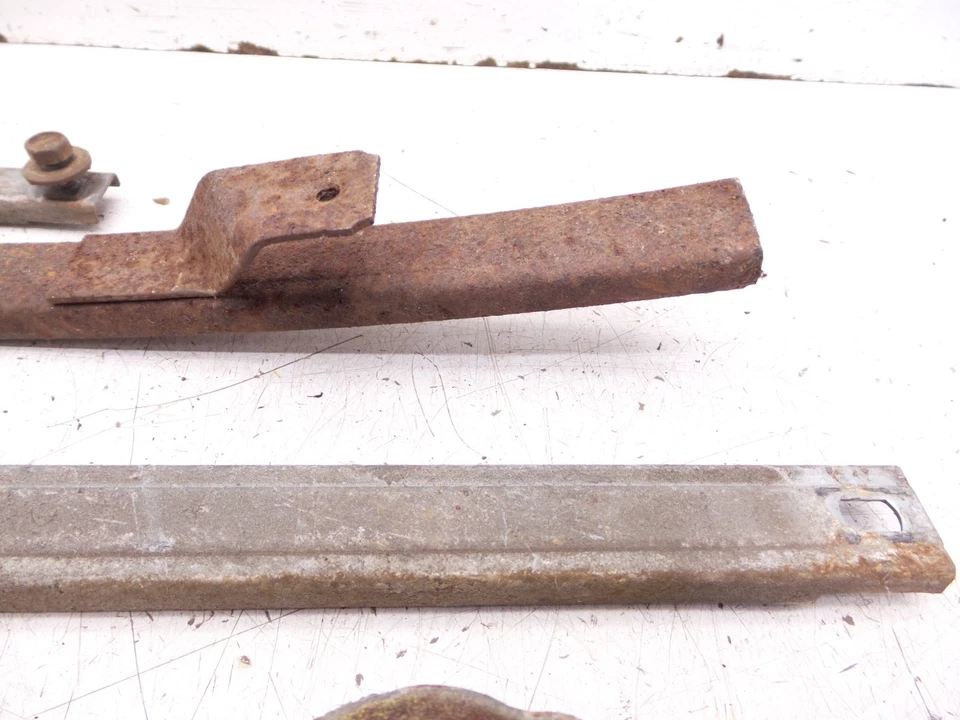 70-81 Camaro Firebird Passageiro Lateral Direito Janela Trilhos Pista Original GM - Imagem 4 de 4