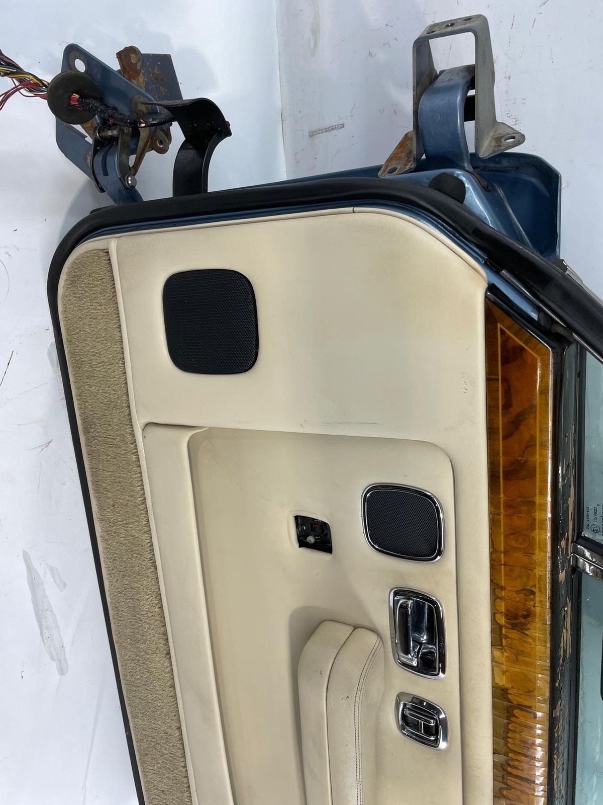 1995 Rolls Royce Silver Spur Sedan RH Passenger Front Door Assembly Blue Peeling