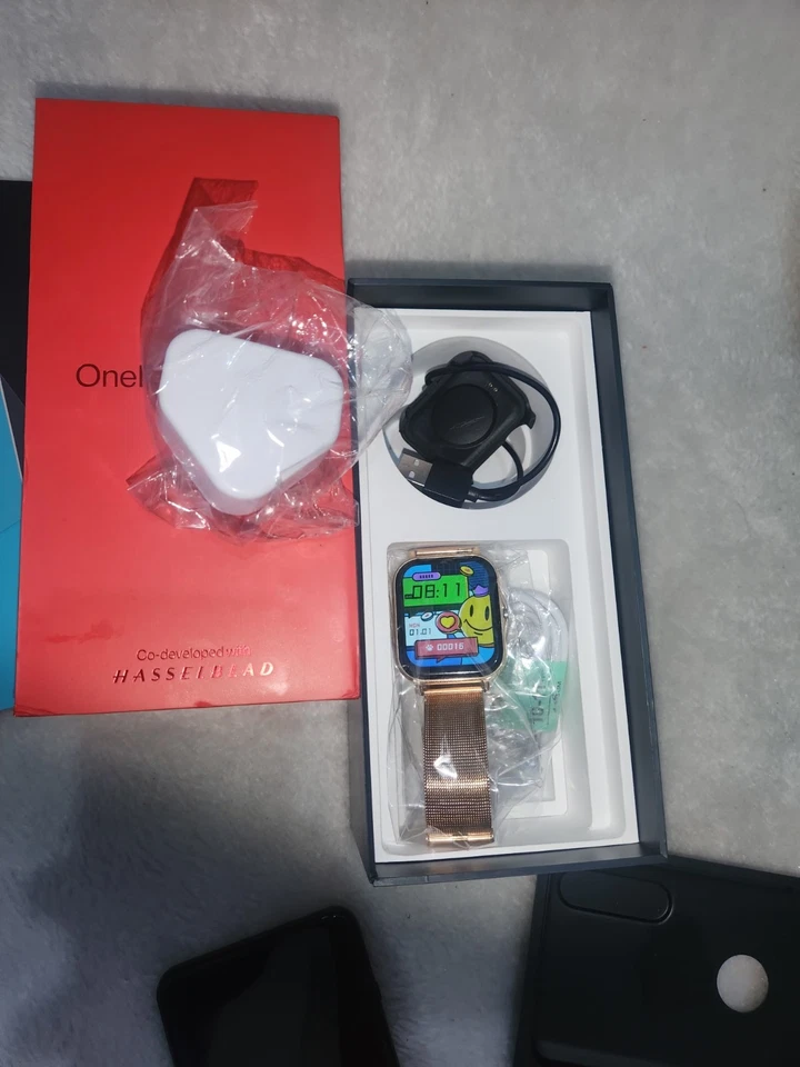 OnePlus 10 Pro 5G 128GB 8GB Black 6.7in Snapdragon 8 Gen 1 w/ Box & Watch, photo 2 of 5