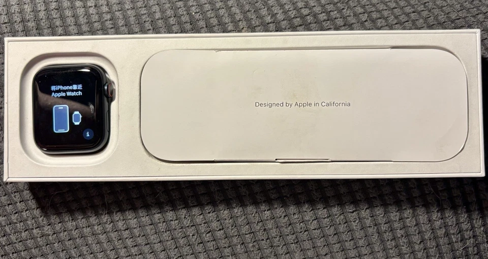 Apple Watch Series 9 GPS + CELLULAR 45MM Midnight Aluminum Case CHRISTMAS 🎄🎁 - Image 4 of 4