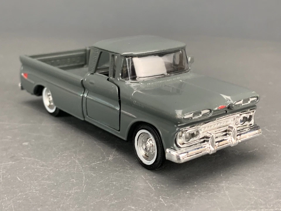 Camioneta Chevy Apache 10 1961 Die-Cast Road Champs gris D1386 1:43 Foto 3 de 4