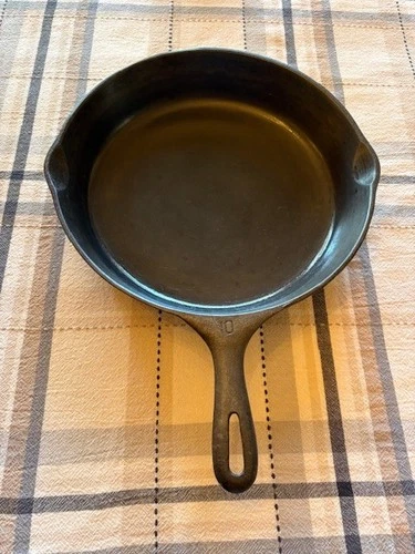 Unmarked Wagner Cast Iron No. 10 Skillet (Restored & Seasoned)