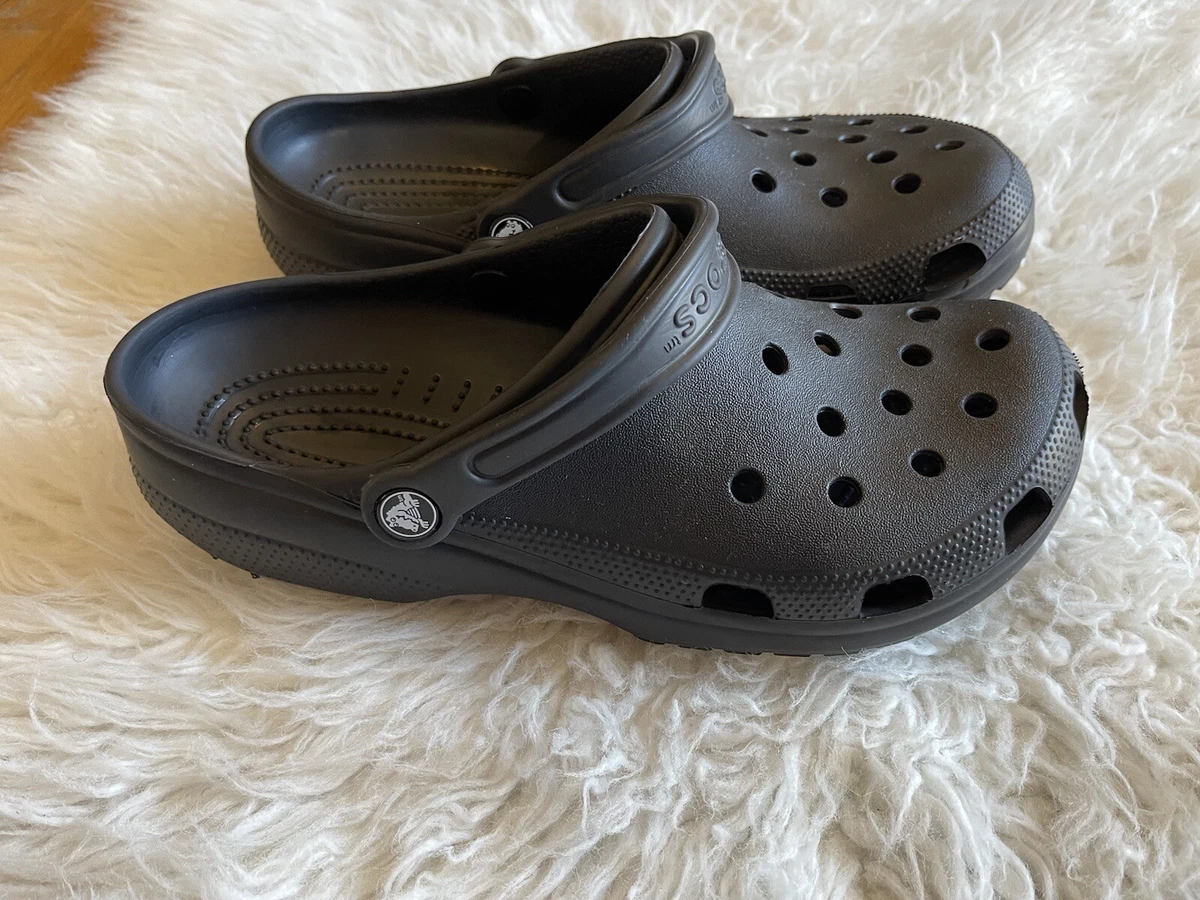 black crocs size 11