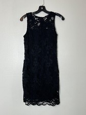 Black Sleeveless Floral Lace Bodycon Dress Scalloped Hem & Back Zipper Closure