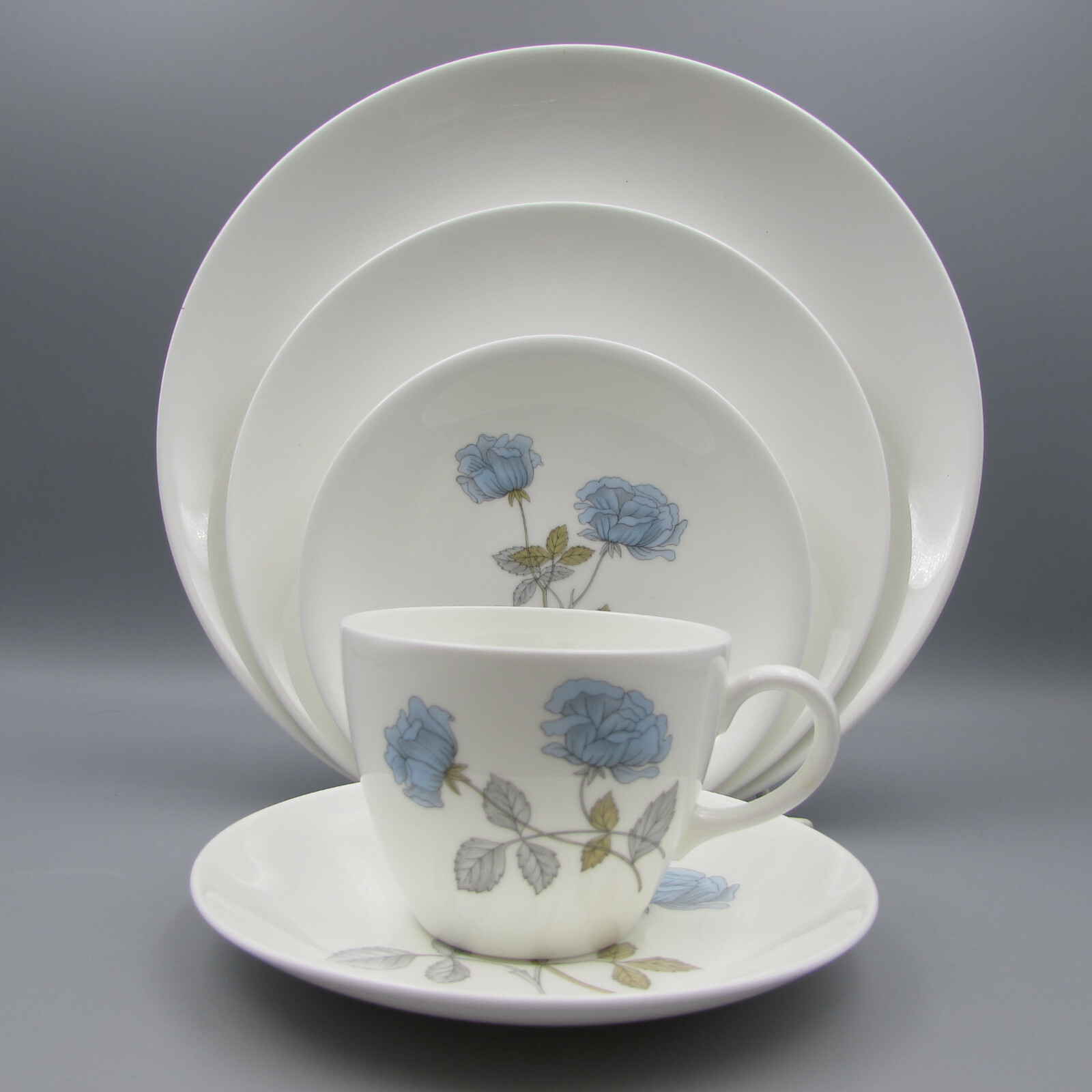Wedgwood Bone China ICE ROSE Service for Four - 20pc Set