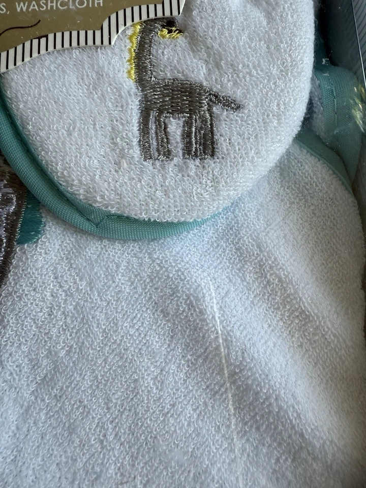 L’Amour By Baby Kiss Bath Gift Set Giraffe Hooded Towel Booties Washcloth - Image 2 of 4