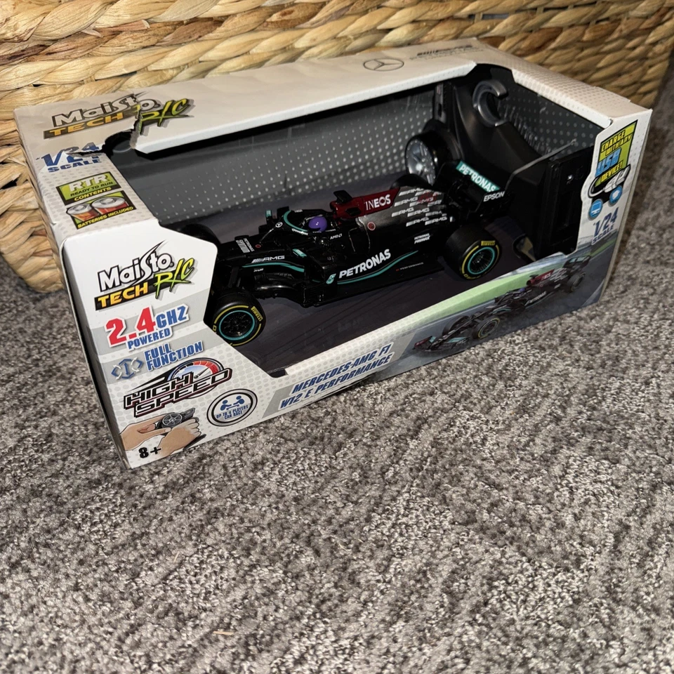 NWT Mercedes Benz AMG F1 W12 E Performance Lewis Hamilton #44 Black 1:24 - Image 3 of 4
