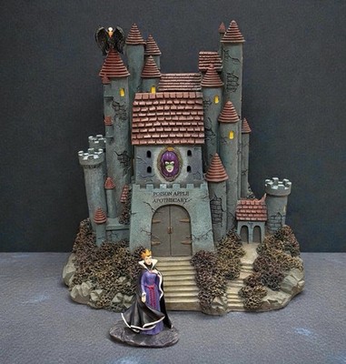 RARE NEW Disney Hawthorne Village  Evil Queen s Castle ,Lighted, Ltd Edition,COA