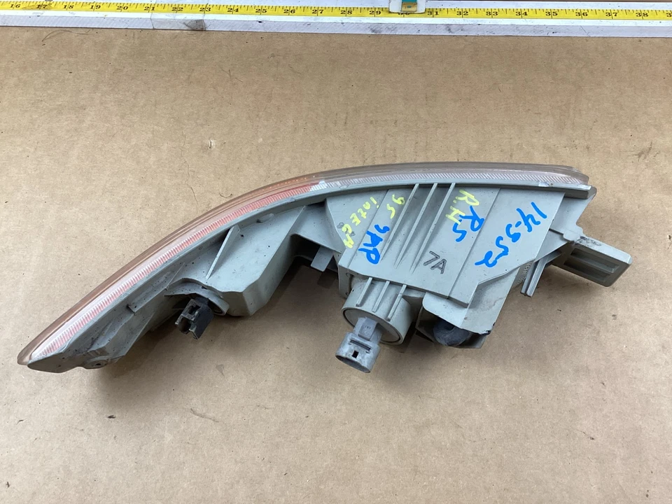 1994 - 1997 讴歌 Integra 右乘客侧保险杠转角灯 — 第 4/4 张图片