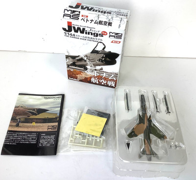 J-Wing 1:144 Republic F-105G Thunderchief USAF 388TFW 17WWS Plastikmodell
