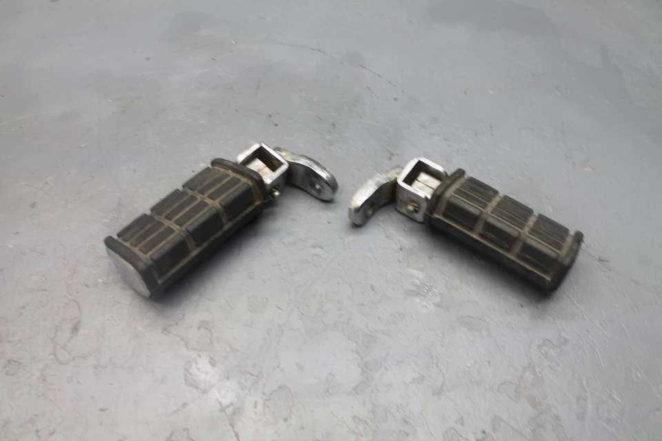 Yamaha Virago 920 1983 estribo de pasajero trasero Foto 2 de 4