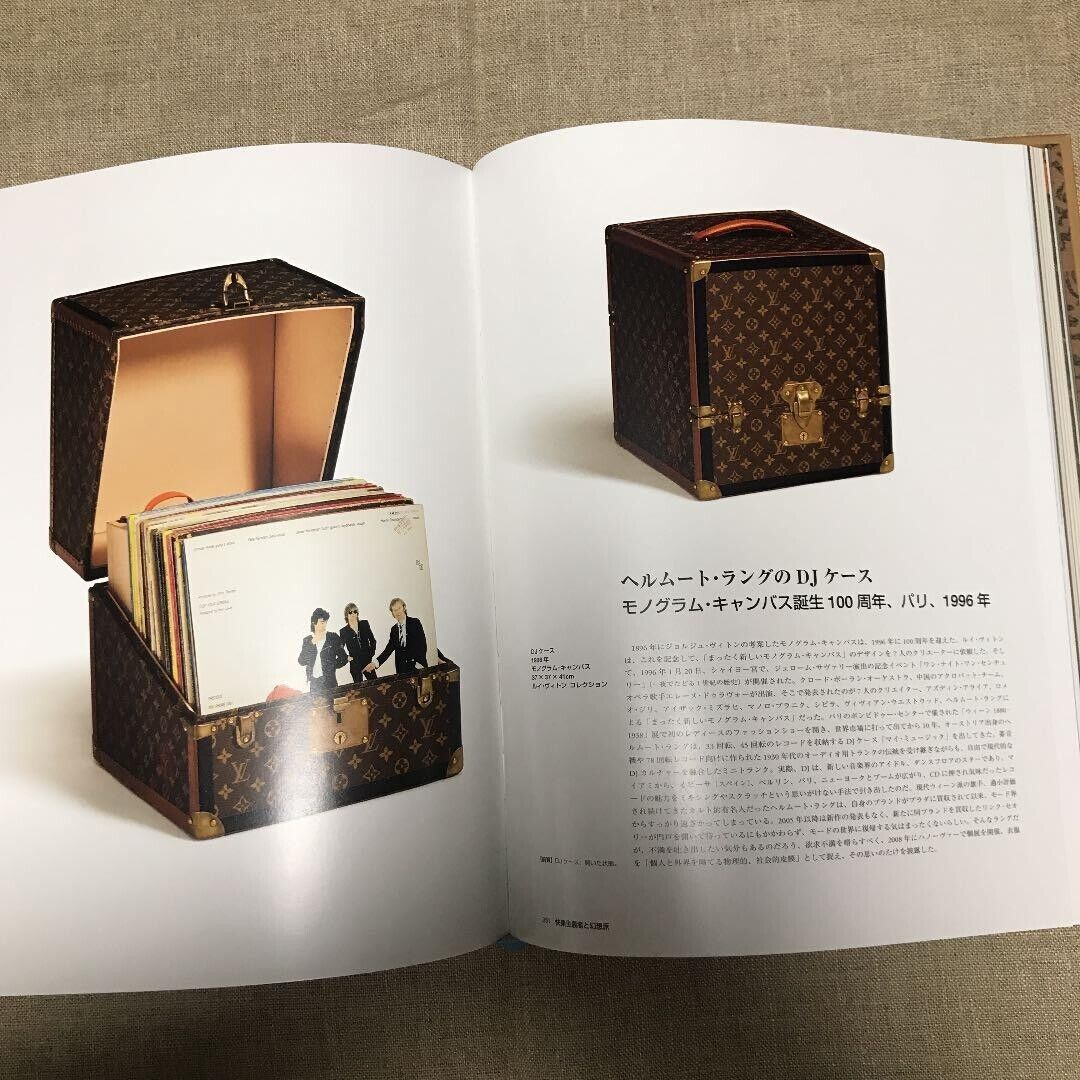 Louis Vuitton Book Legendary Trunk 100 R07566 Design Louis Vuitton Book Legendary Trunk 100 R07566 Design