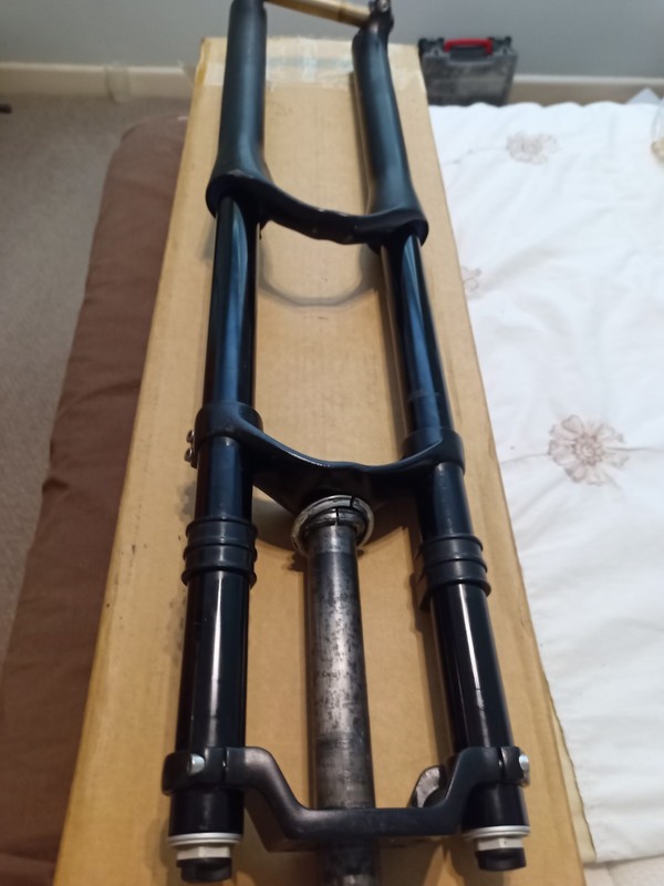 Marzocchi Bomber triple clamp forks