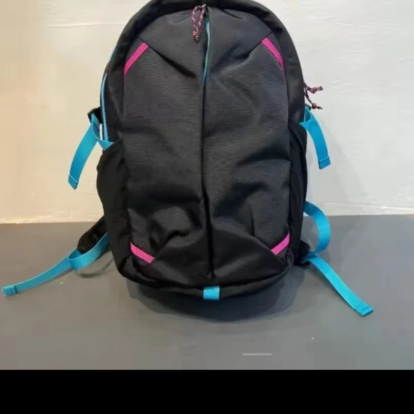New Contrasting Color Sports Backpack Hiking Travel Leisure Bag for Men Women
