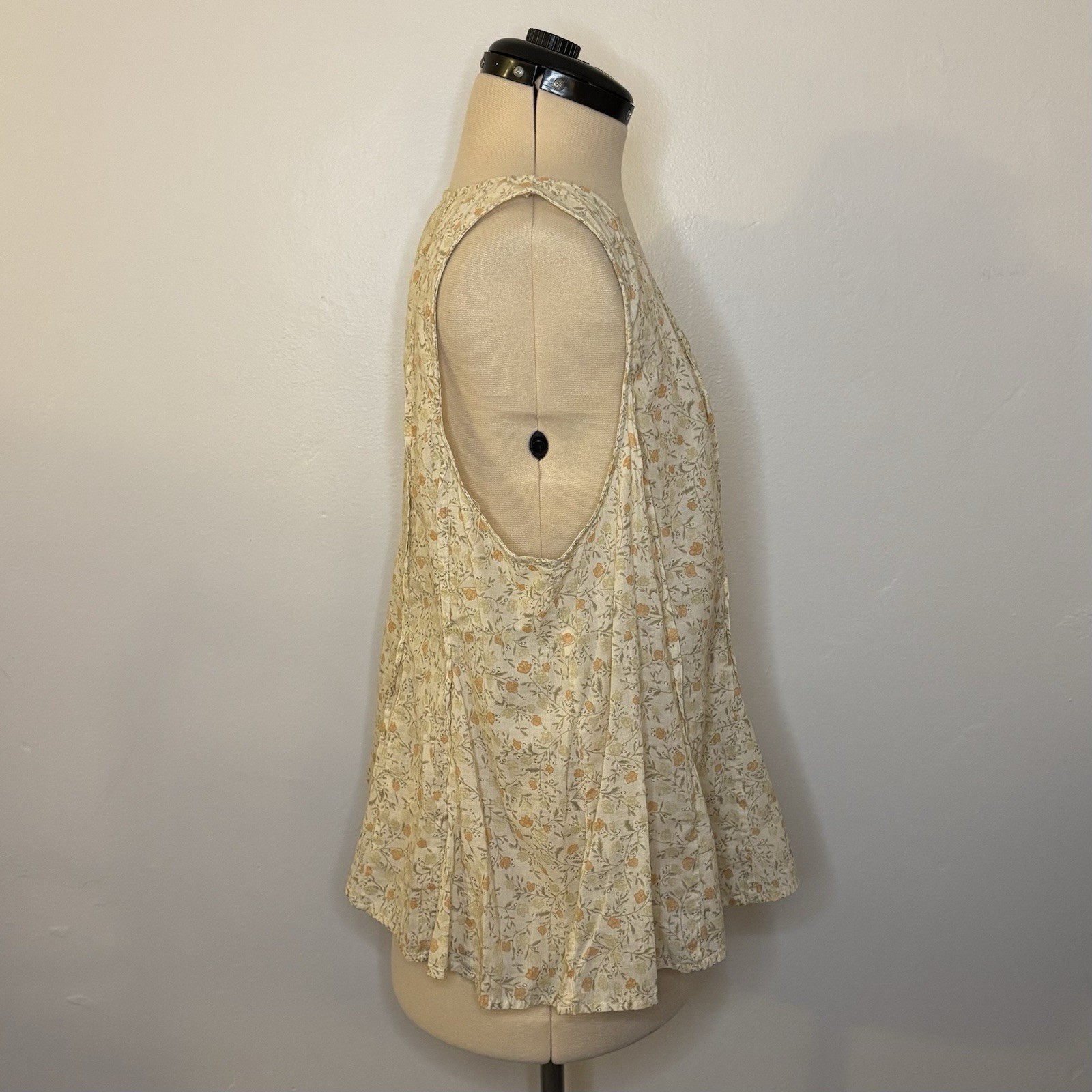 Universal Thread Button-Down Pintuck Tank Top in … - image 3