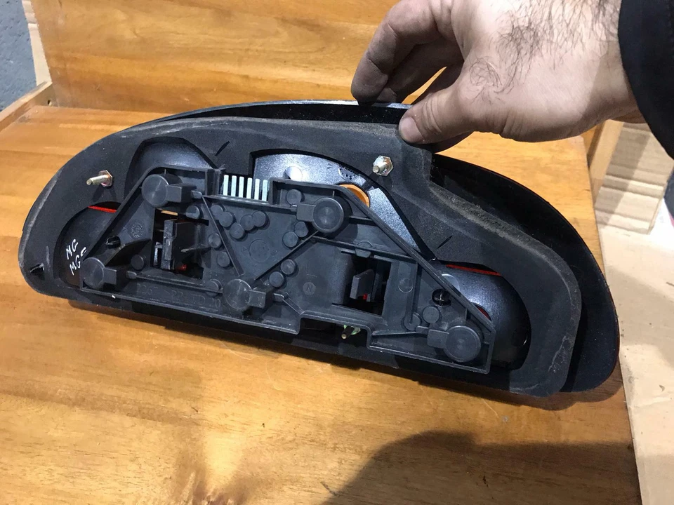 Lanterna traseira de passageiro MG TF 2003 - Imagem 2 de 2