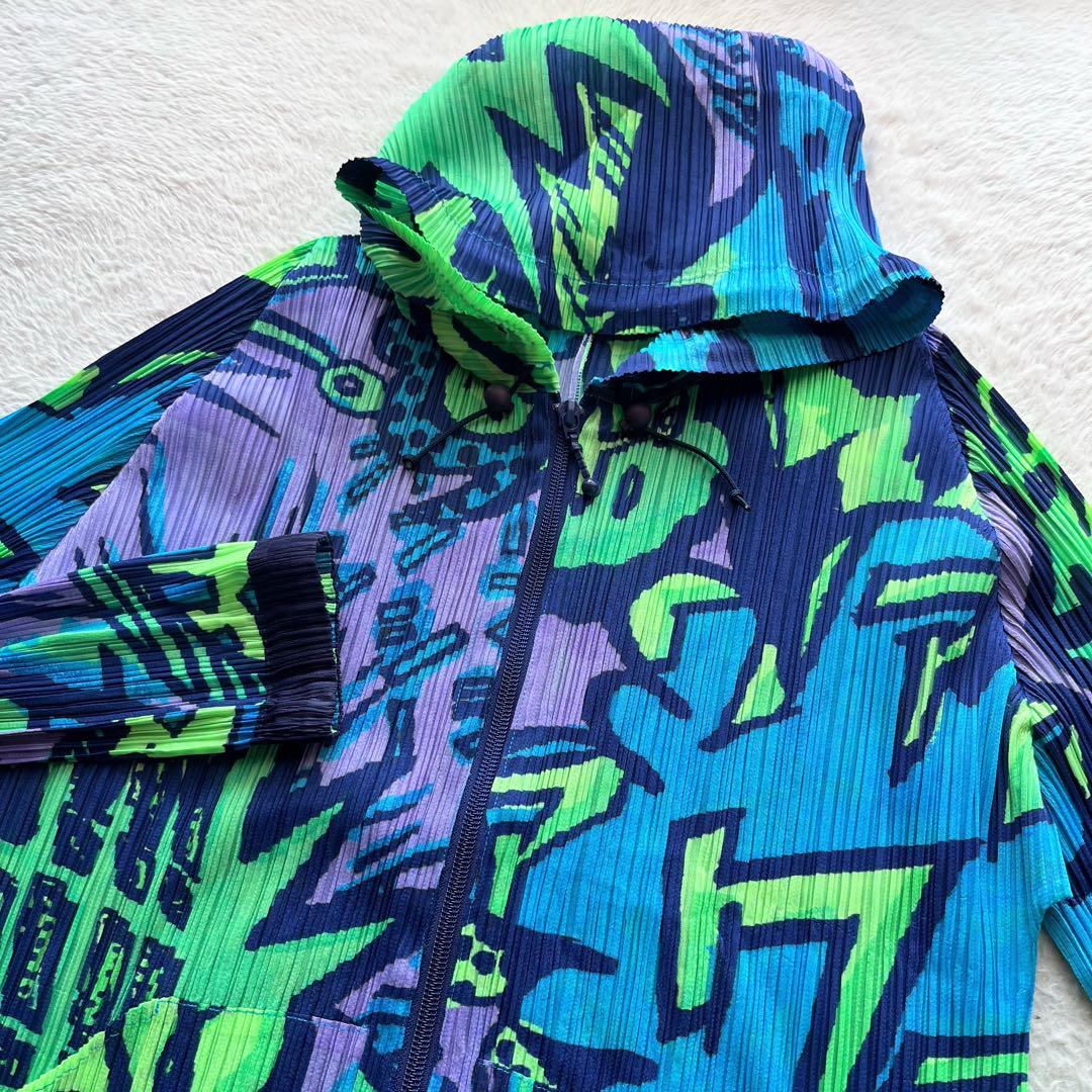 PLEATS PLEASE ISSEYMIYAKE パーカー　希少　レア　柄 ISSEY MIYAKE Pleats Please Hoodie with Manga Print Size 3