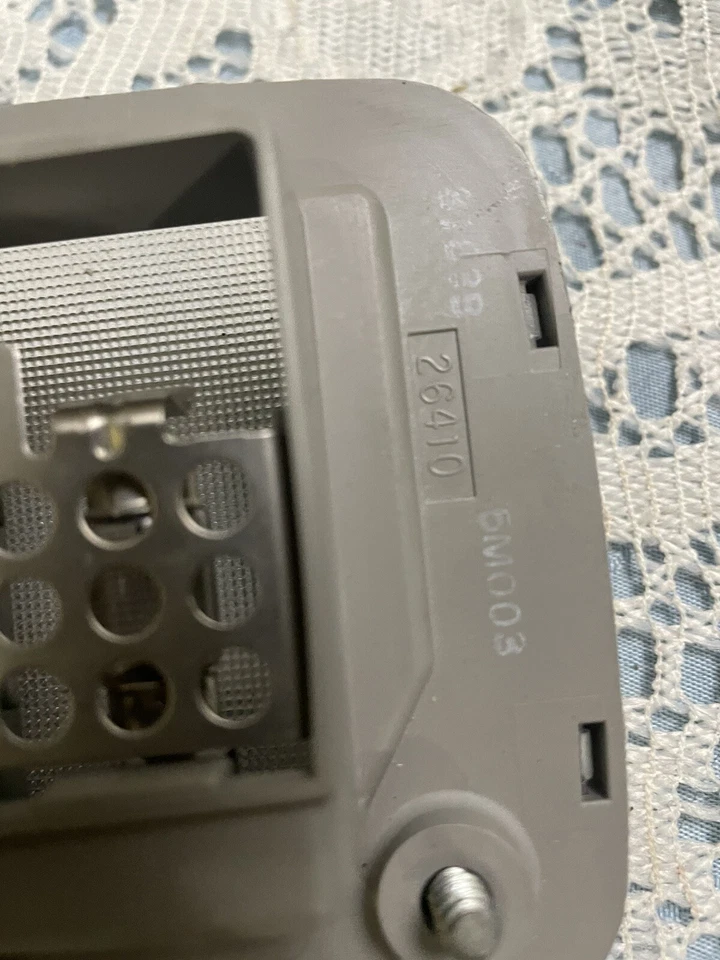 2000-2006 Nissan Sentra GXE Sport XE Interior Roof Dome Light Assembly Gray - Image 4 of 4