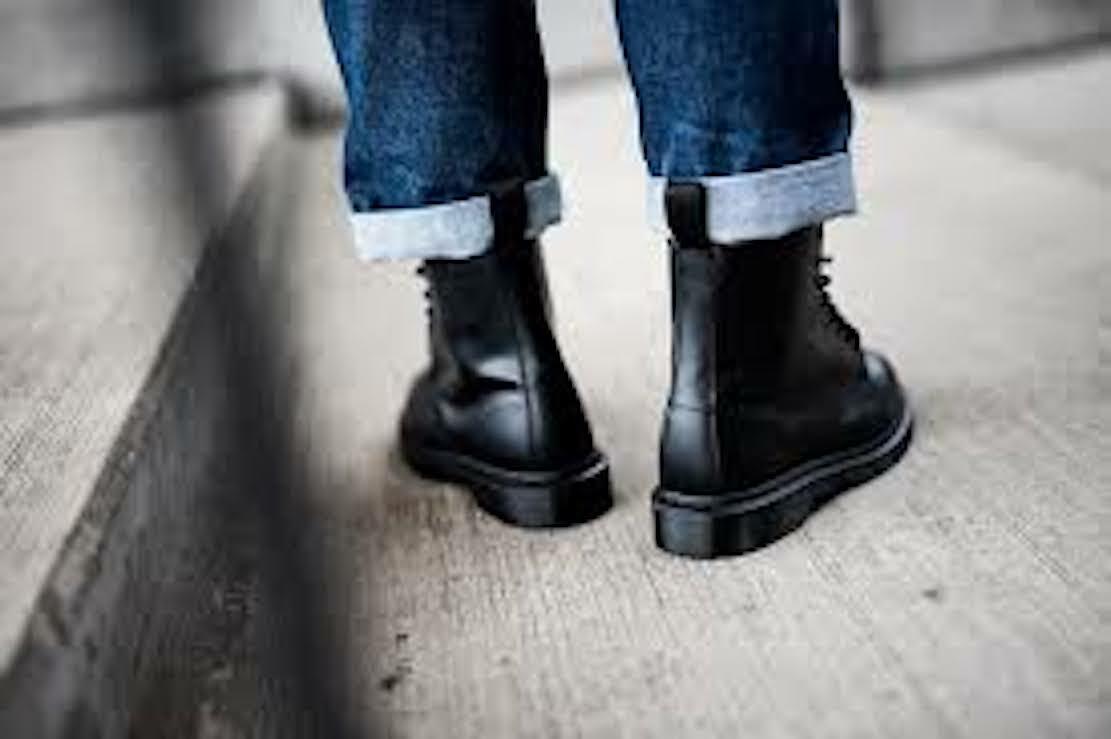 Dr. Martens Men's 1460 Black Mono 