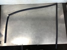 06-11 Civic 4 puertas puerta delantera derecha canal moldura, guía de vidrio usado OEM