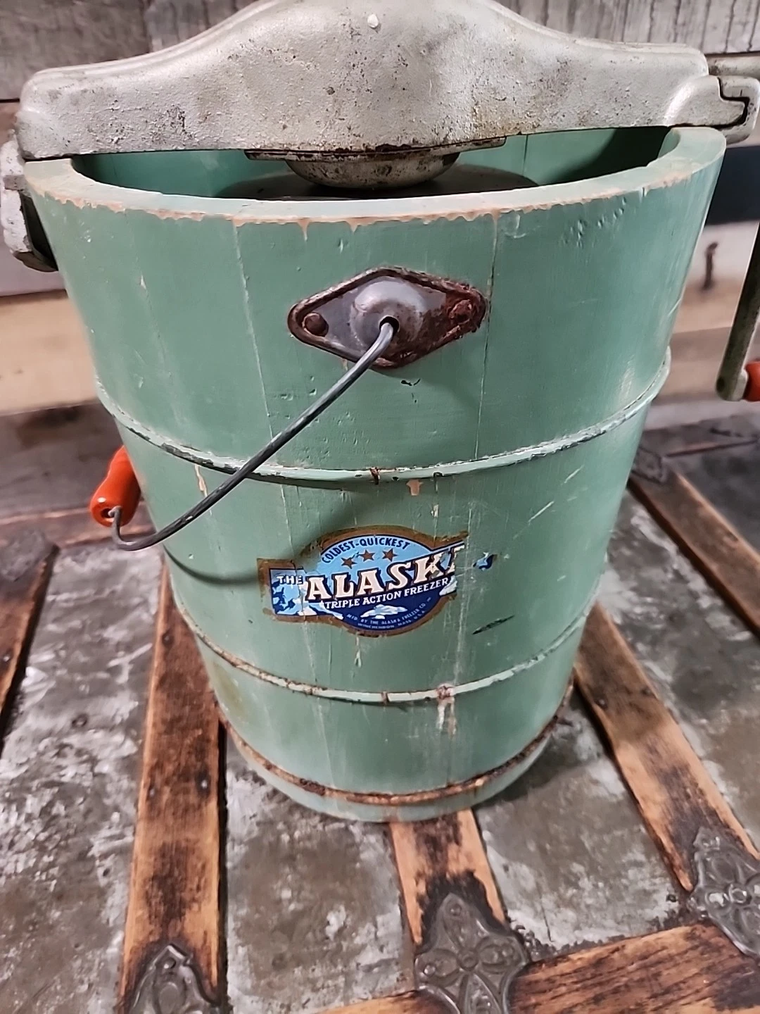 Vintage- Alaska Freezer Company 4 Quart Hand, Crank Ice Cream Maker