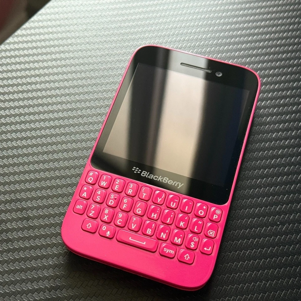 Blackberry Q5 8GB+2GB QWERTY Keyboard CellPhone CCD Effect LTE Unlocked Original - Image 2 of 4