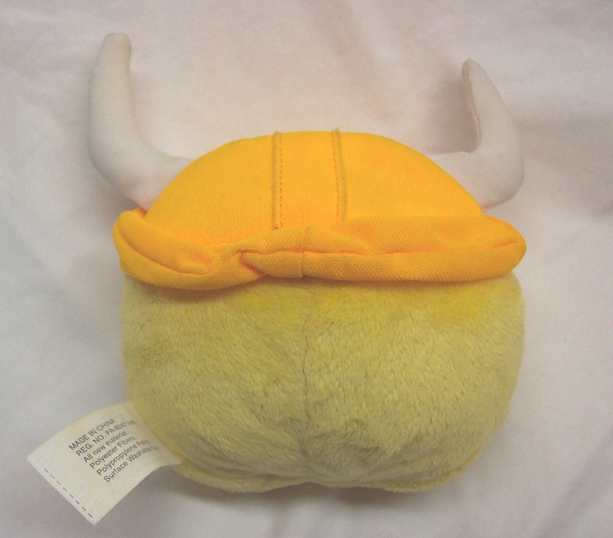 JAKKS Disney Club Penguin YELLOW VIKING HELMET PUFFLE 5