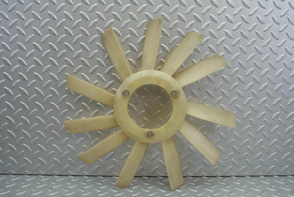 Ventilador de refrigeración del motor cupé Mercedes-Benz C123 280CE 1102050106 Foto 3 de 4