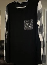 Women’s blouse By White Beech Size 2XLarge  Black With Checked Board Sleeves