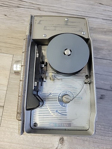 Bell & Howell Two Fifty Two 252 8mm Home Movie Camera Original 1950's - Picture 8 of 20