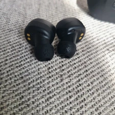 JLab Go Air True Wireless Bluetooth Earbud with charging case black used