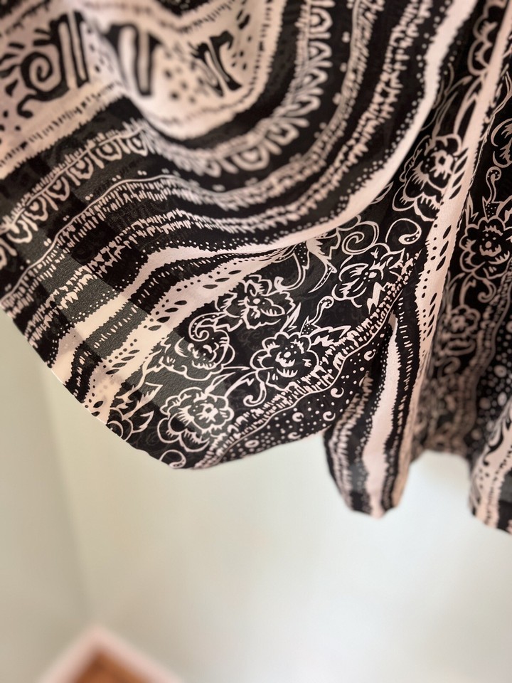 Vtg Y2K Compagnie International Express Romper Print Short Sleeve Black