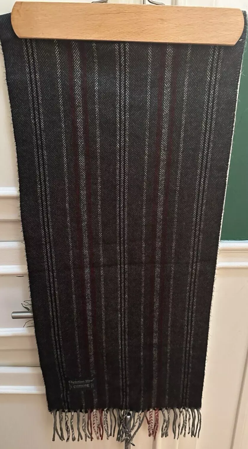 Christian Dior Monsieur foulard col frangé rayé cachemire créateur gris