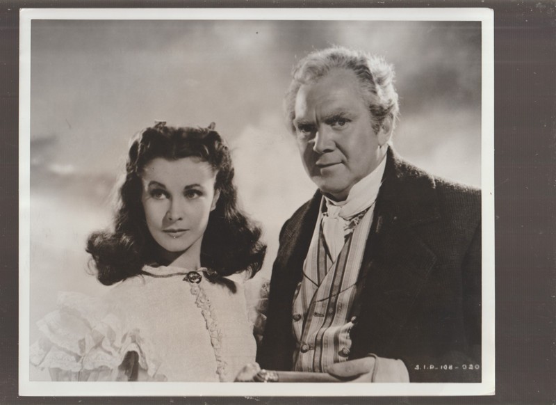 8X10 B&W   PHOTO OF-SCENE-VIVIEN  LEIGH AND THOMAS MITCHELL