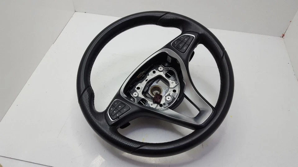 Volante con palancas de cambio 2015 16 17 Mercedes Benz GLA250 negro Foto 2 de 4