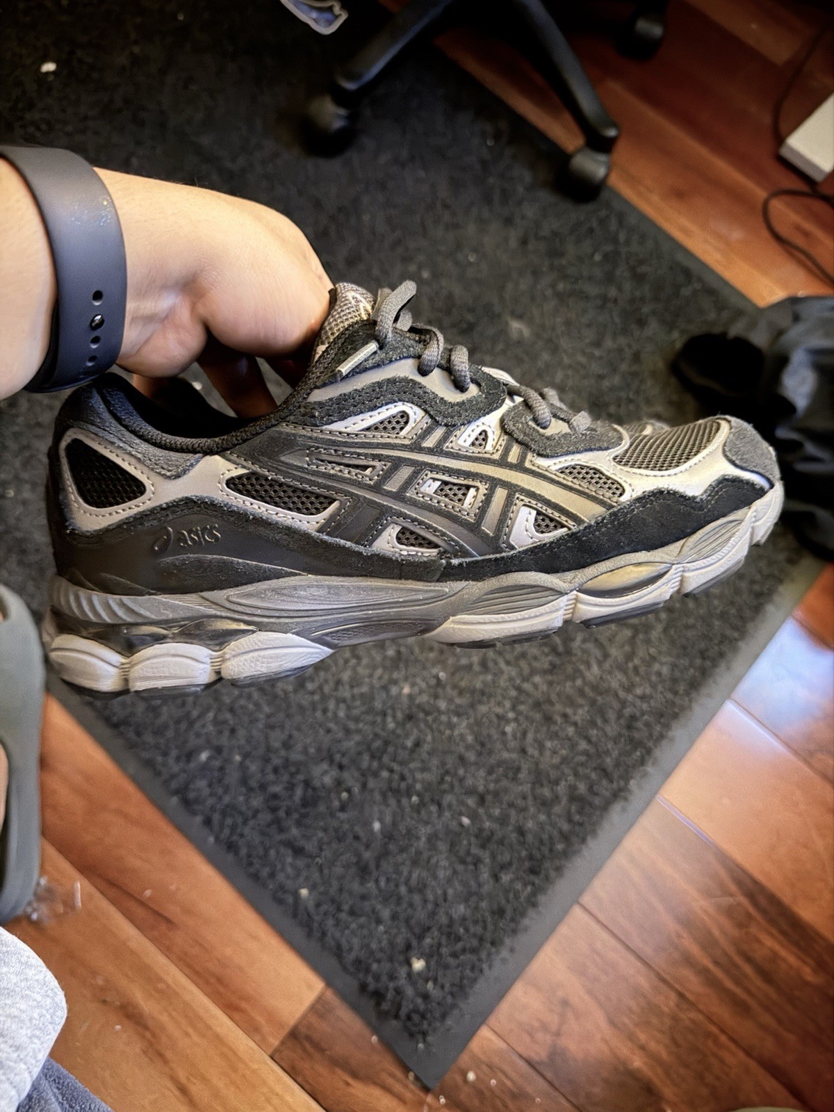 ASICS Men's Gel-NYC Graphite Gray/Black Sneakers Size 8.5 thumbnail 4