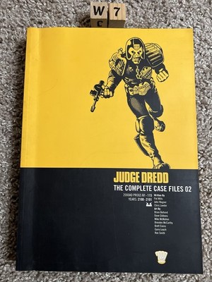 Judge Dredd: The Complete Case Files 02 by John Wagner (English) Paperback Book